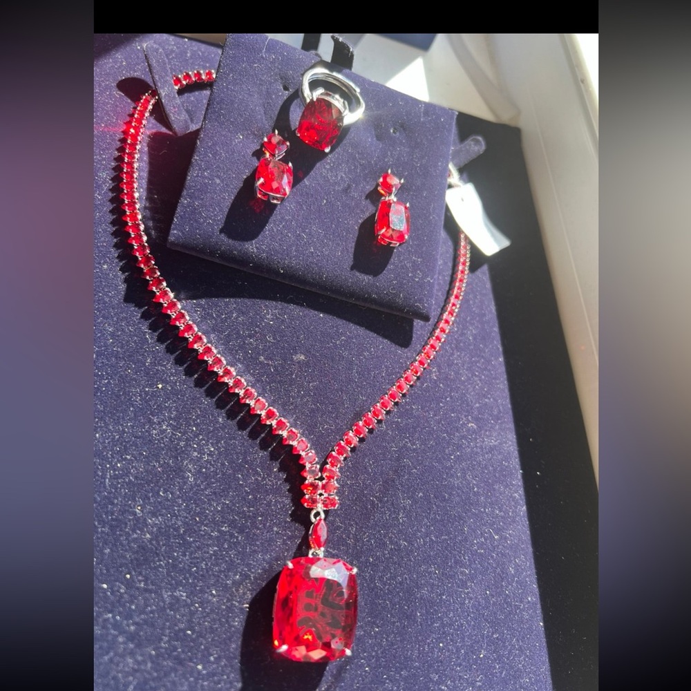 Gorgeous Swarovski Elements Ruby Shade Necklace 5… - image 7